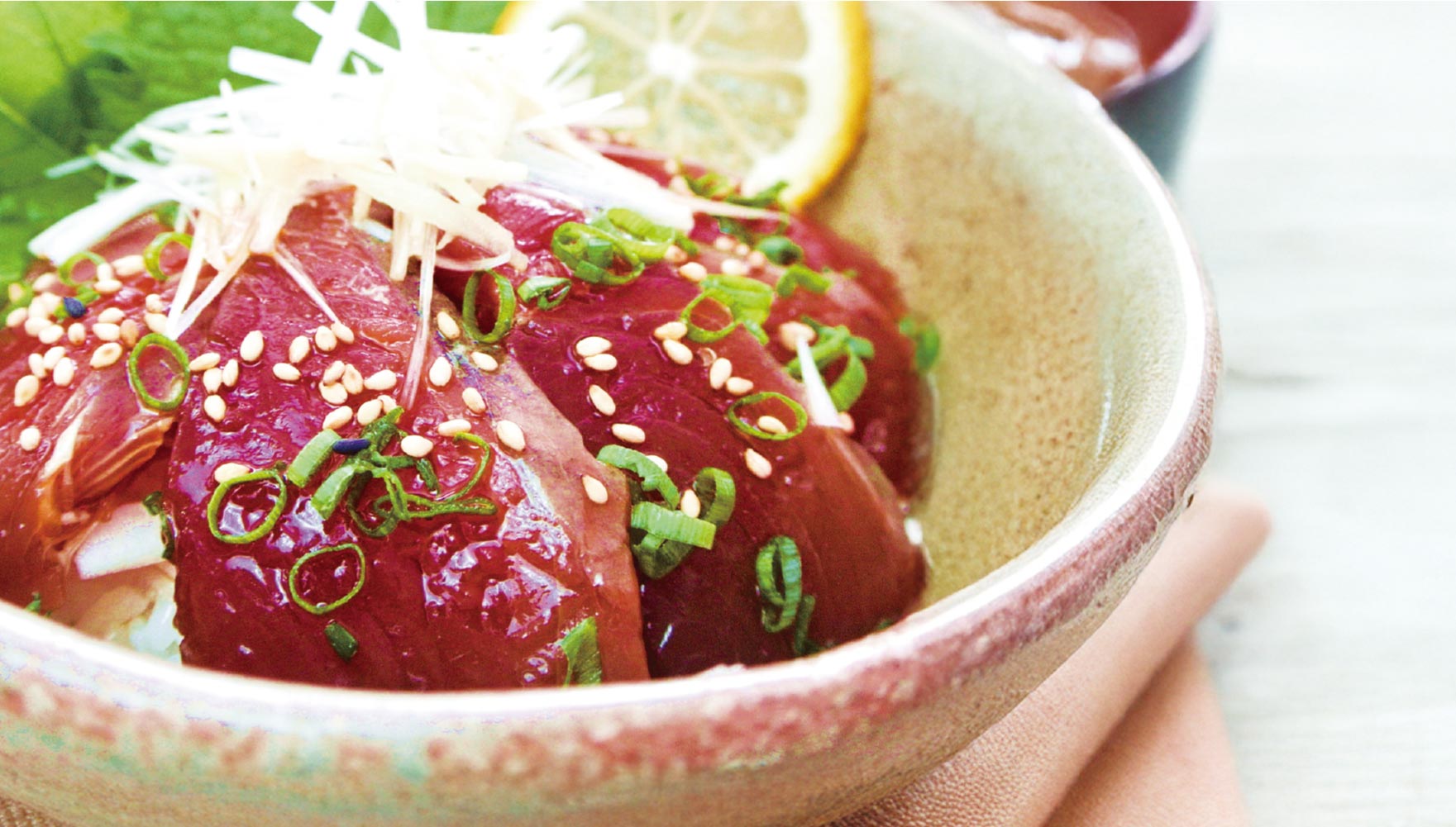 土佐名物、鰹のたたきを”特製タレ”に漬け込んだ絶品丼